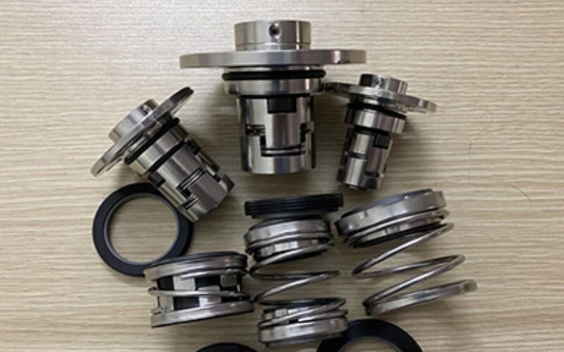 Máy bơm bị tụt nước mồi do bị hỏng phớt máy bơm