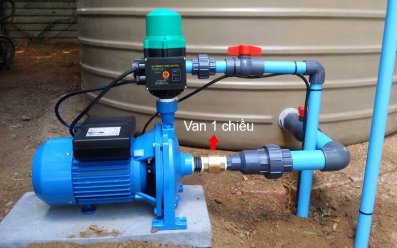 Máy bơm nước lúc mạnh lúc yếu do van một chiều bị hỏng