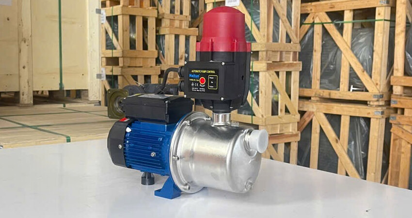 Bơm tăng áp điện tử là thế hệ bơm tăng áp mini hiện đại sử dụng cảm biến dòng chảy hoặc cảm biến áp suất
